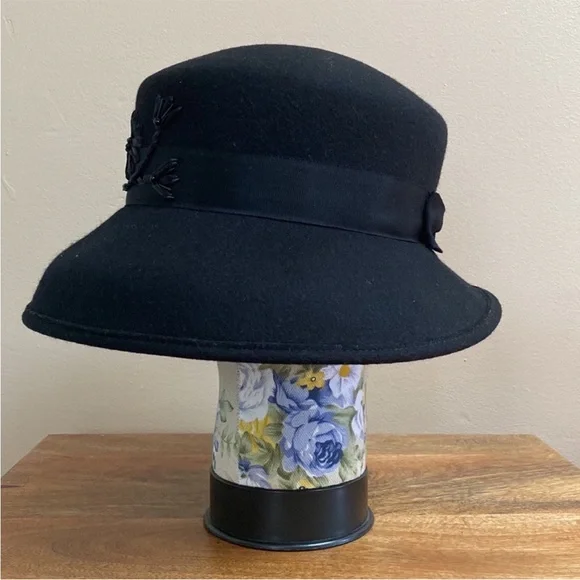 VTG BETMAR New York Black Wool Floral Design Hat - Picture 5 of 13